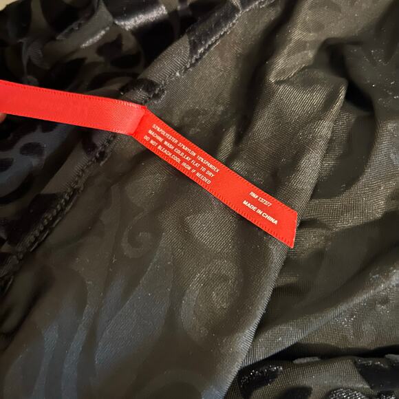 Black Velvet Burnout Top SZ LG Waterfall Neck Whimsey Goth Punk Ruby Ribbon - Picture 7 of 10